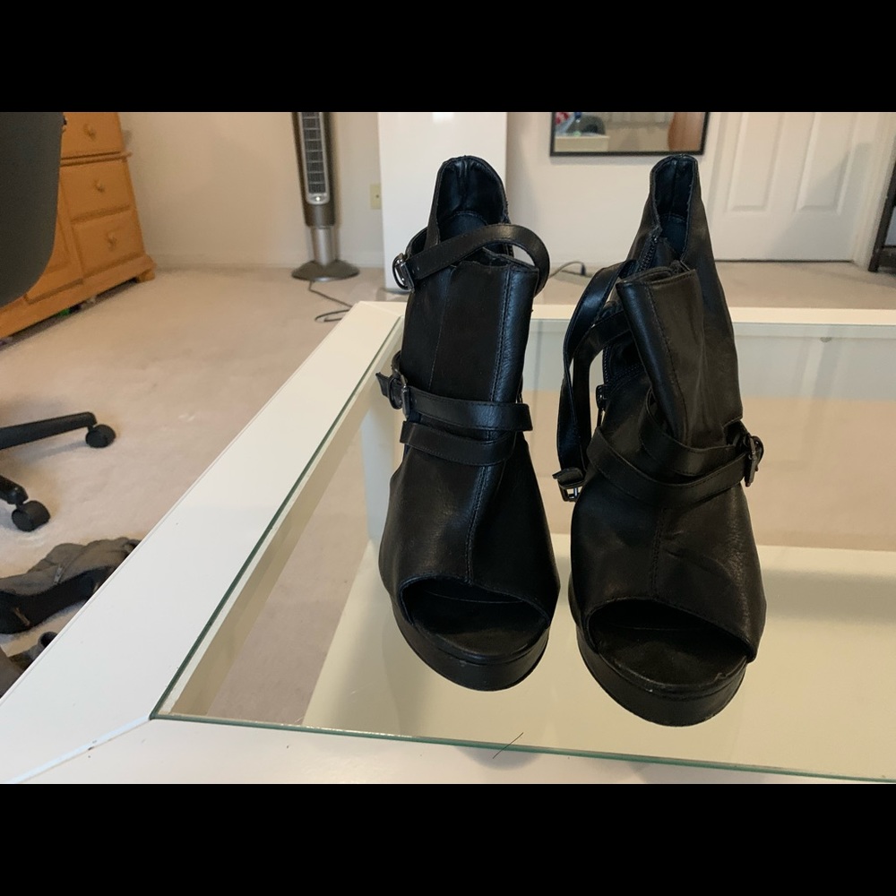 Shoe